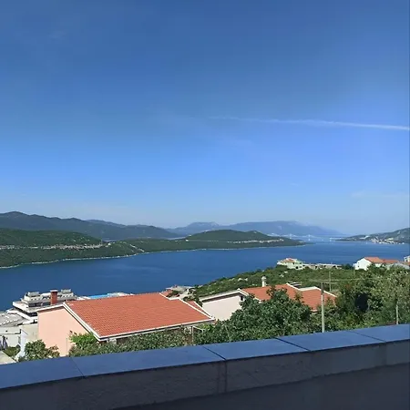 Hills Neum