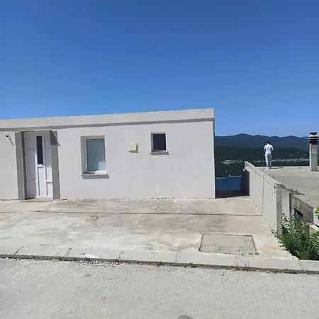 Hills Apartment *
