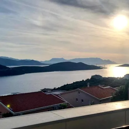 Apartment Hills Neum