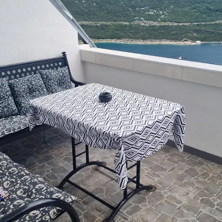 Hills Apartment *